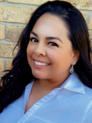 Headshot of real estate agent Jackie Zapien