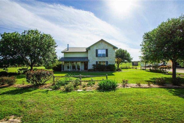 A picturesque home for sale in Lockhart, TX.