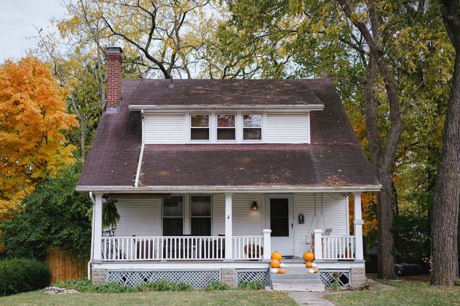 home that needs a few reapairs veiwed from the curbside Lockhart Texas Real Estate Lockhart Realty