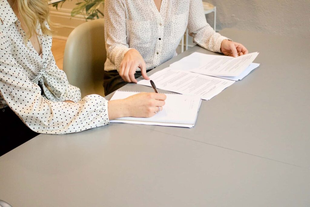 Luling Real Estate Agent helping a prospective buyer with documentation